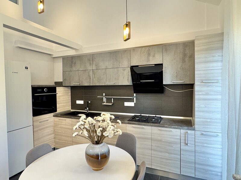 Brancoveanu, ap. 3 camere centrala proprie, 80 mp utili, metrou 5 min.