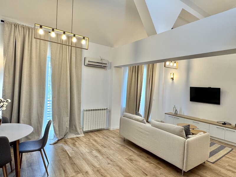 Brancoveanu, ap. 3 camere centrala proprie, 80 mp utili, metrou 5 min.