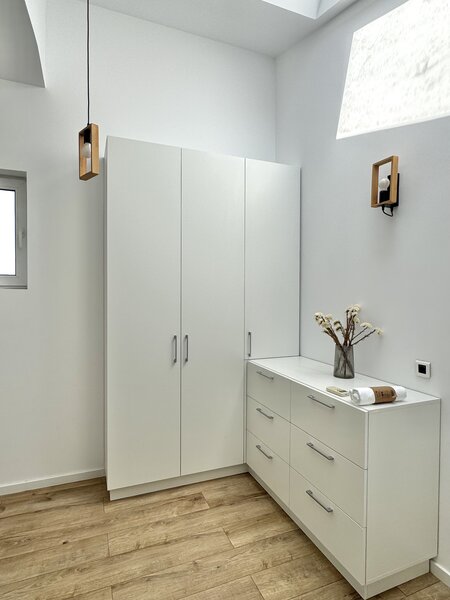 Brancoveanu, ap. 3 camere centrala proprie, 80 mp utili, metrou 5 min.