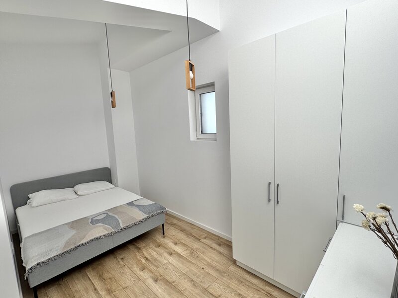 Brancoveanu, ap. 3 camere centrala proprie, 80 mp utili, metrou 5 min.