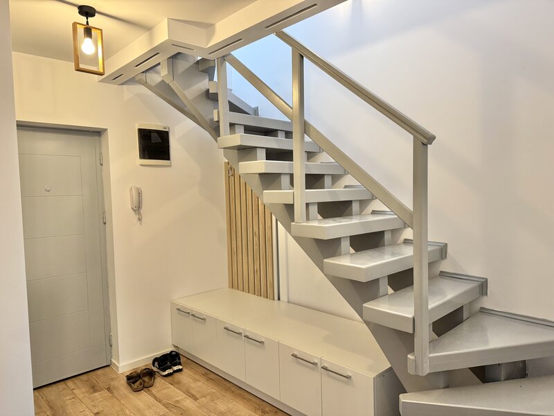 Brancoveanu, ap. 3 camere centrala proprie, 80 mp utili, metrou 5 min.