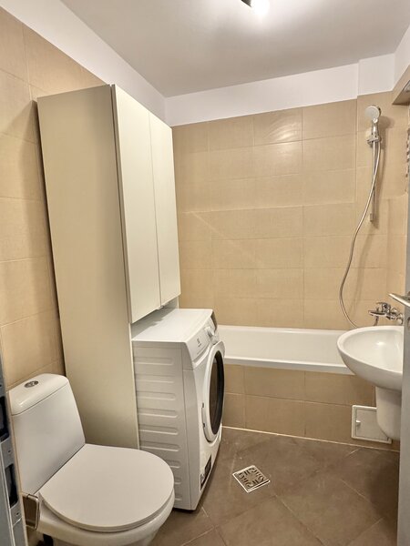 Brancoveanu, ap. 3 camere centrala proprie, 80 mp utili, metrou 5 min.